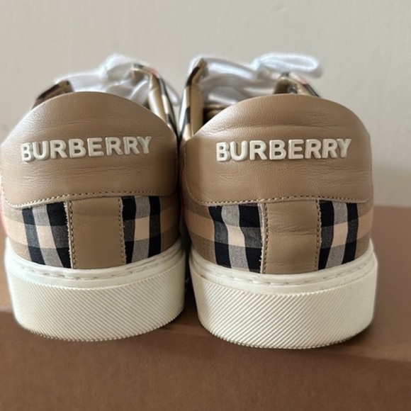 Women's Albridge Vintage Check Low-Top
Burberry Sneakers #ITCALFAR14CHI - Picture 5 of 8